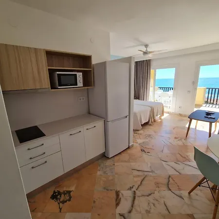 Apartment Con Esplendida Vista Al Mar, A Menos De 50 Metros De La Playa *