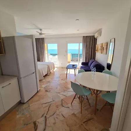Con Esplendida Vista Al Mar, A Menos De 50 Metros De La Playa Marbella